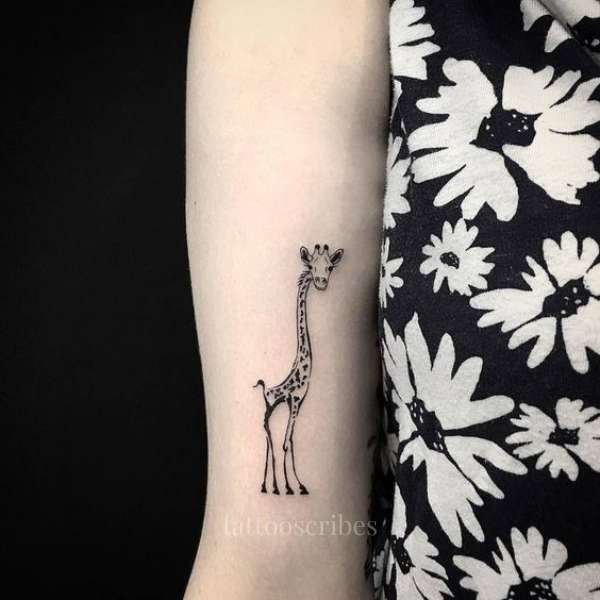 giraffe tattoos meaning